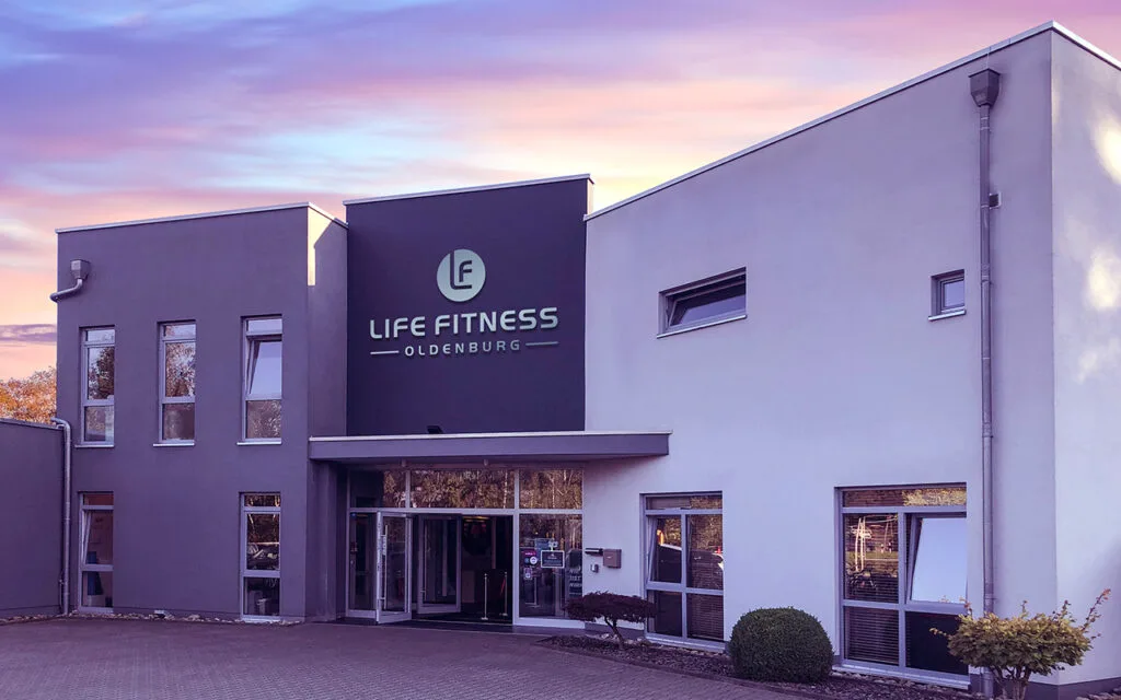 LIFE Fitness Oldenburg - Fitnessstudio Oldenburg Aussenansicht.jpg