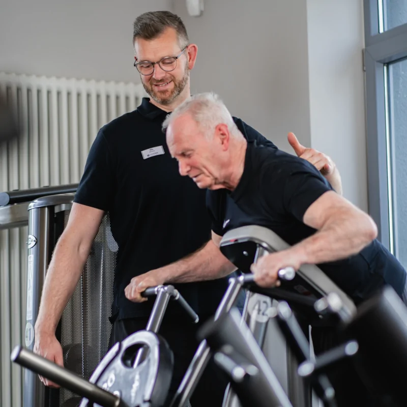Rückenbeschwerden mildern mit Rückentraining LIFE Fitness Oldenburg